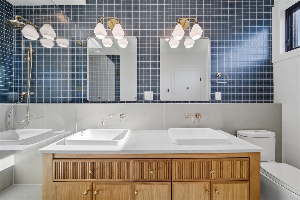 545 East 2nd St Unit: PH2