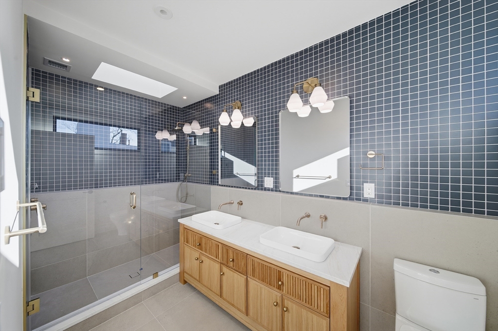 545 East 2nd St Unit: PH2