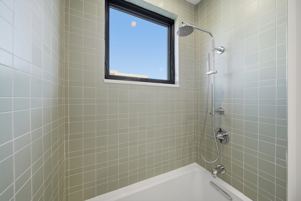 545 East 2nd St Unit: PH2