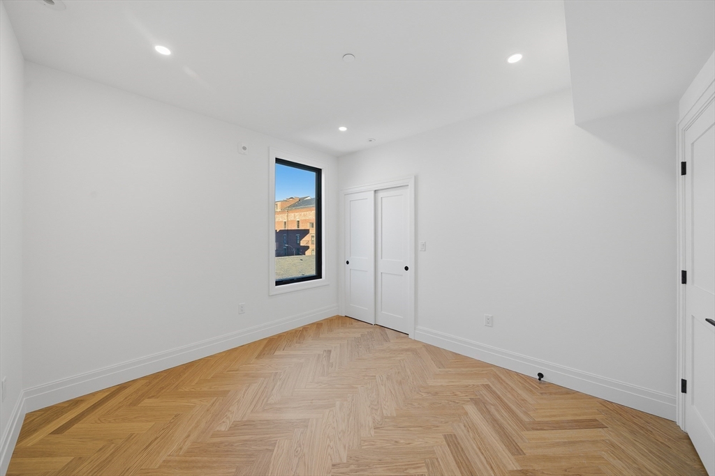 545 East 2nd St Unit: PH2