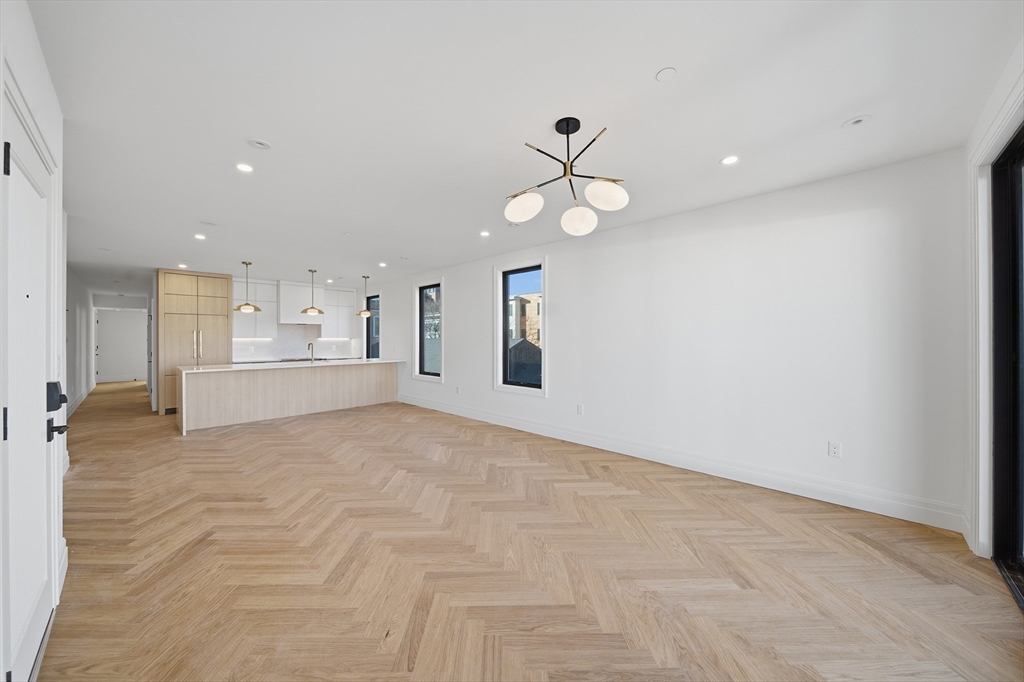 545 East 2nd St Unit: PH2