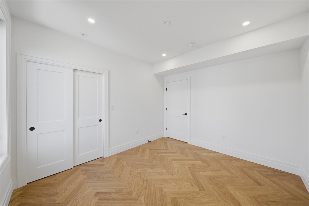 545 East 2nd St Unit: PH2