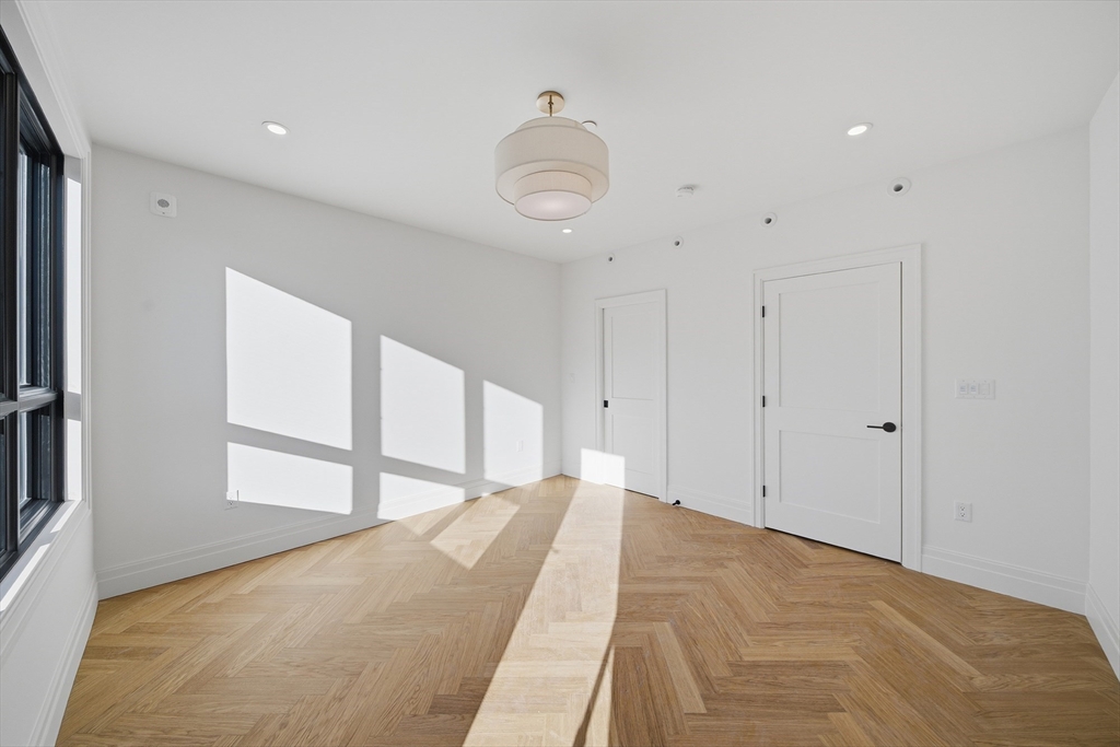 545 East 2nd St Unit: PH2