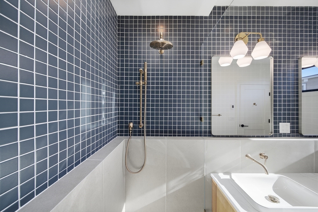 545 East 2nd St Unit: PH2