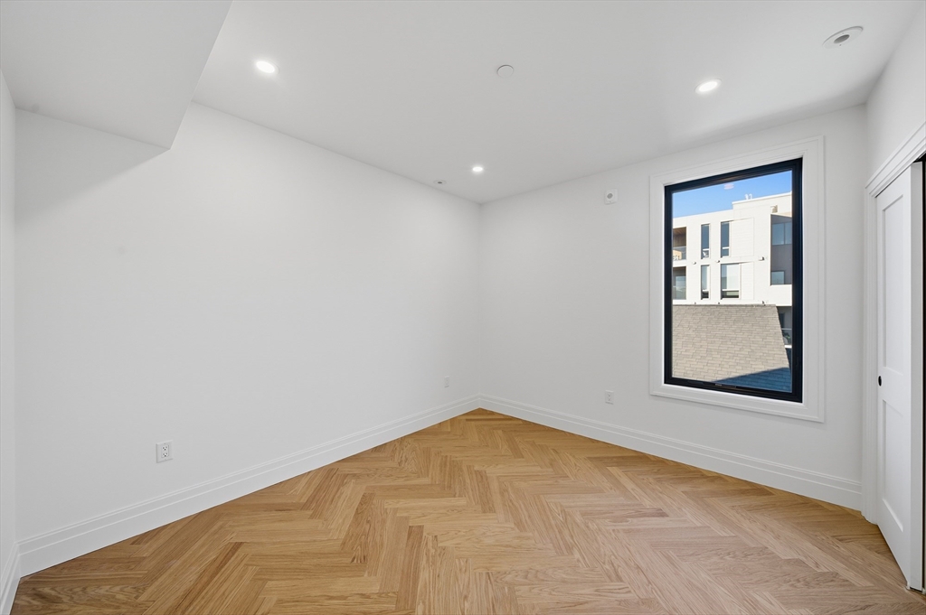 545 East 2nd St Unit: PH2