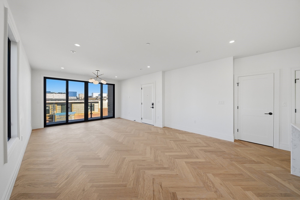 545 East 2nd St Unit: PH2