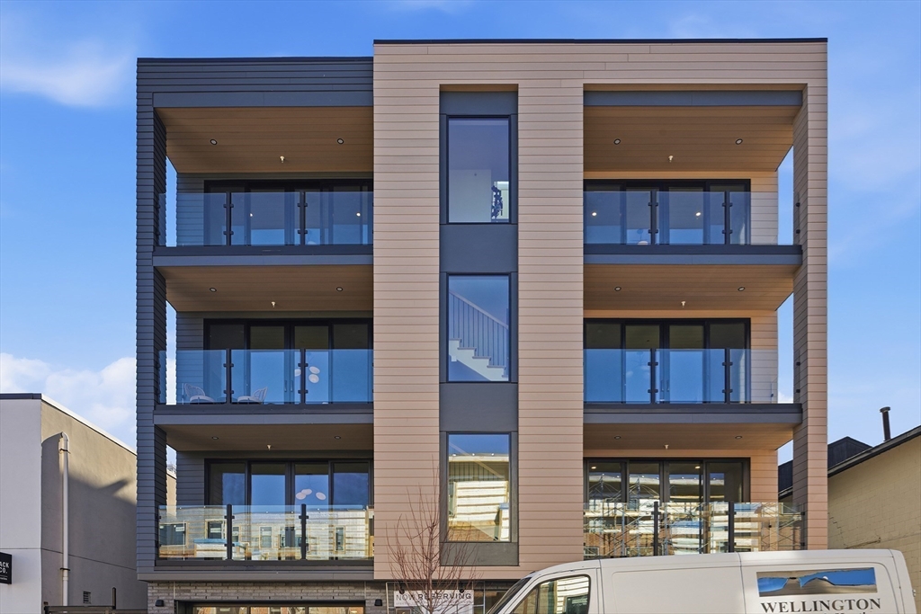 545 East 2nd St Unit: PH2