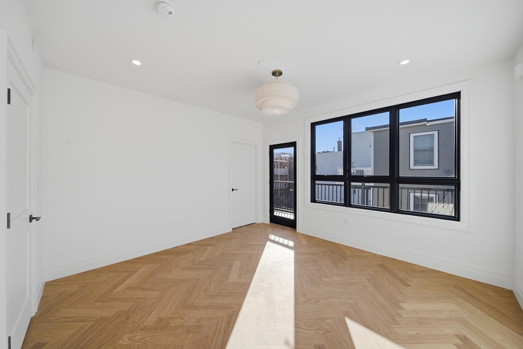 545 East 2nd St Unit: PH2