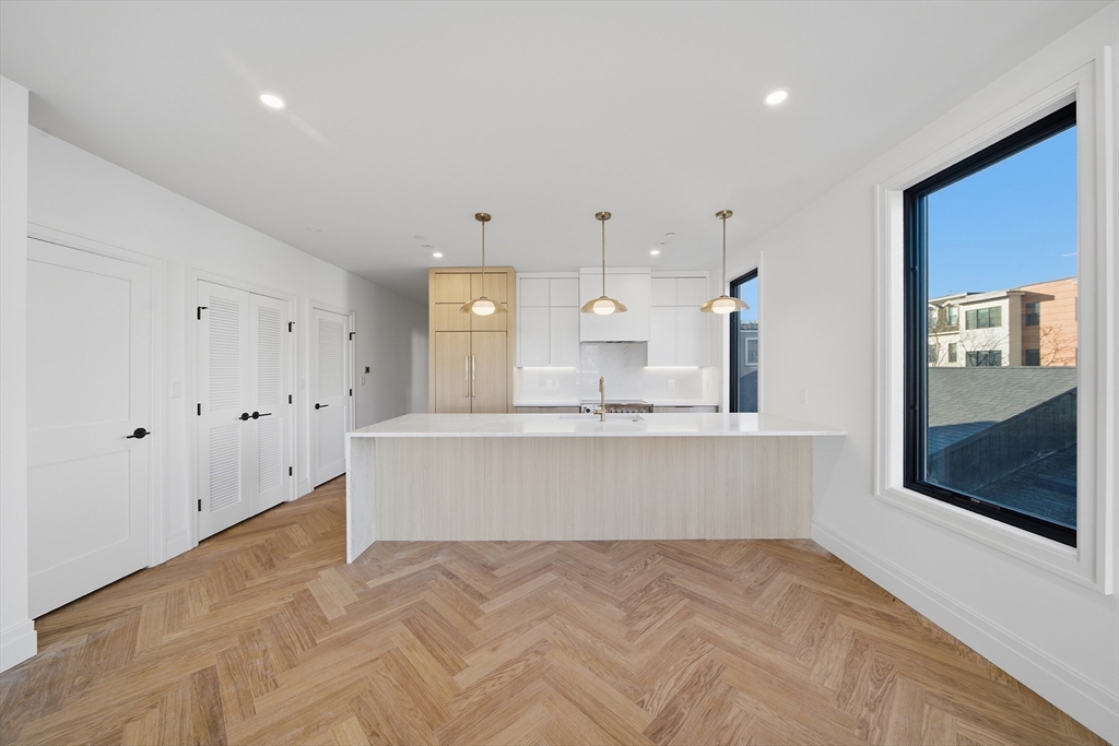 545 East 2nd St Unit: PH2