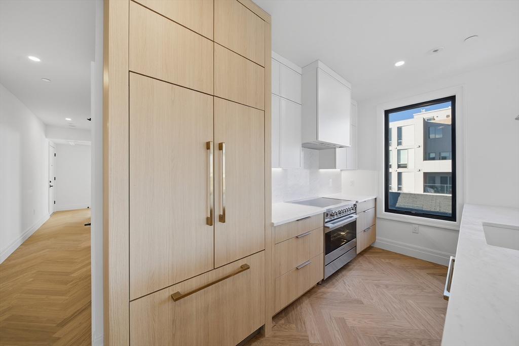 545 East 2nd St Unit: PH2