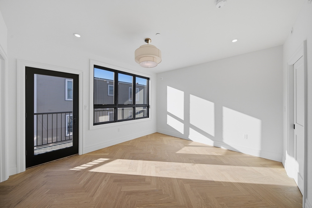 545 East 2nd St Unit: PH2