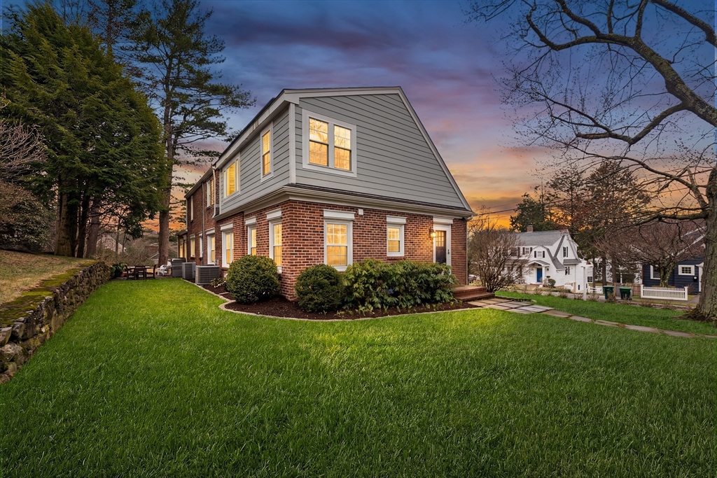 535 Great Plain Ave