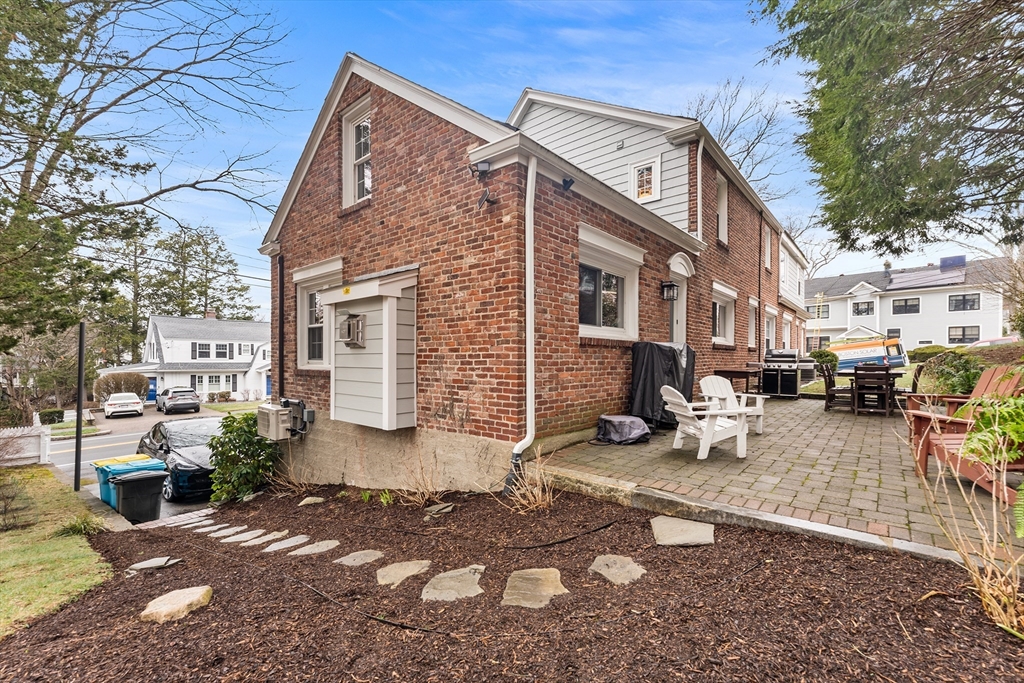 535 Great Plain Ave