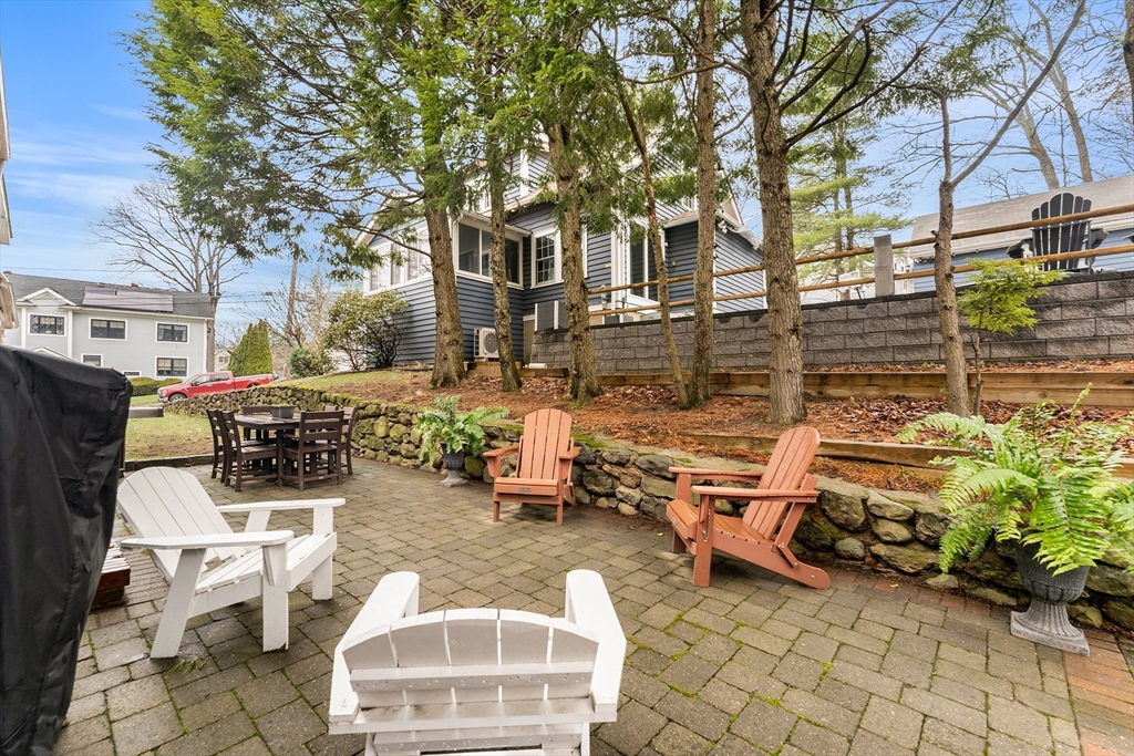535 Great Plain Ave