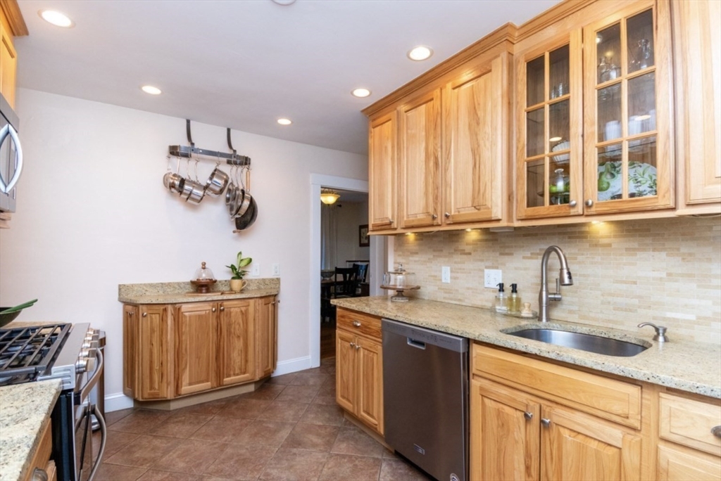 33 Pierce Ave # 1