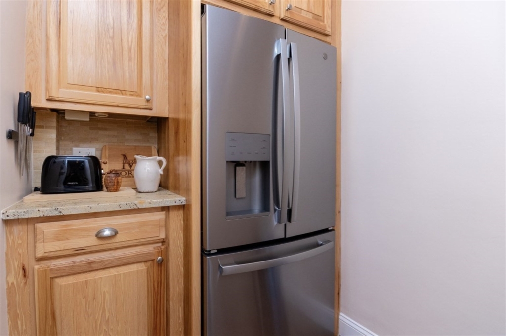 33 Pierce Ave # 1