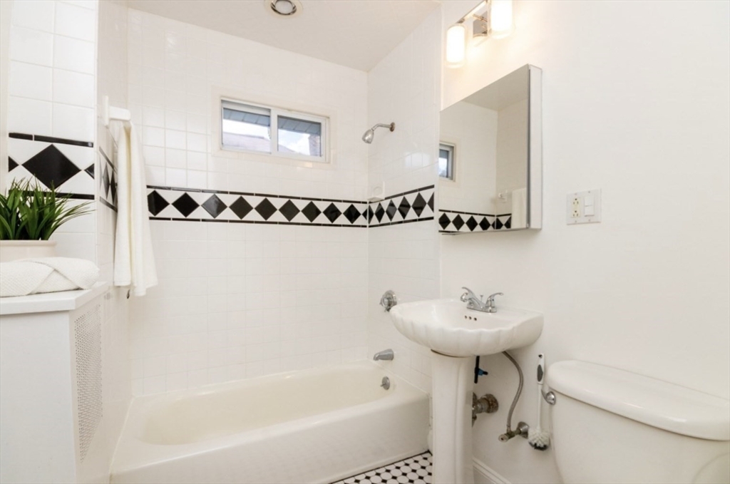 33 Pierce Ave # 1