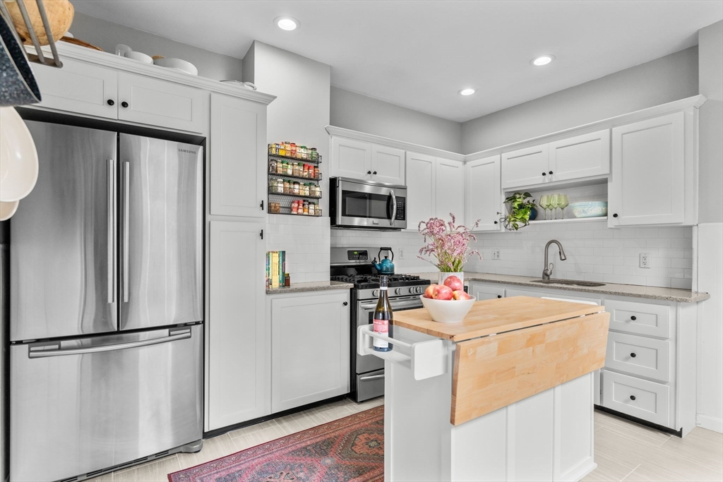 23 Sullivan St # 3
