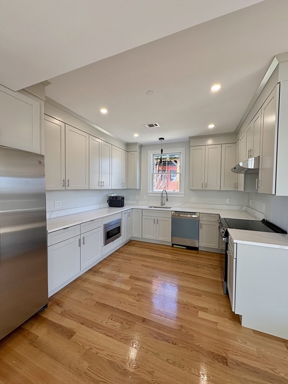 38 Laurel Street # 2