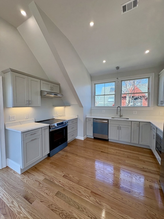 38 Laurel Street # 3