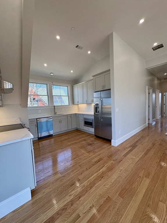 38 Laurel Street # 3
