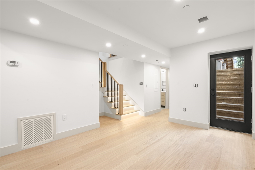 17 Princeton St # 1