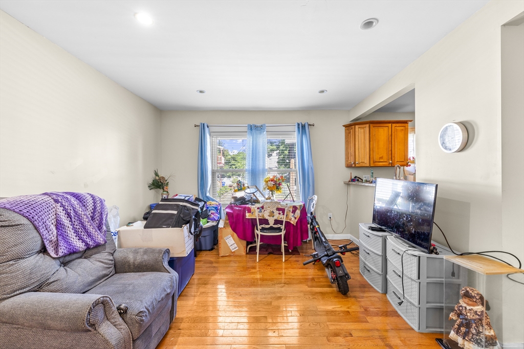 20 Walter St