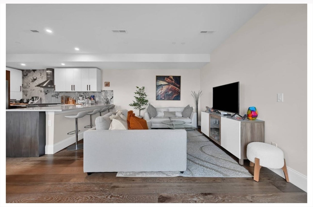270 Paris Street # 7