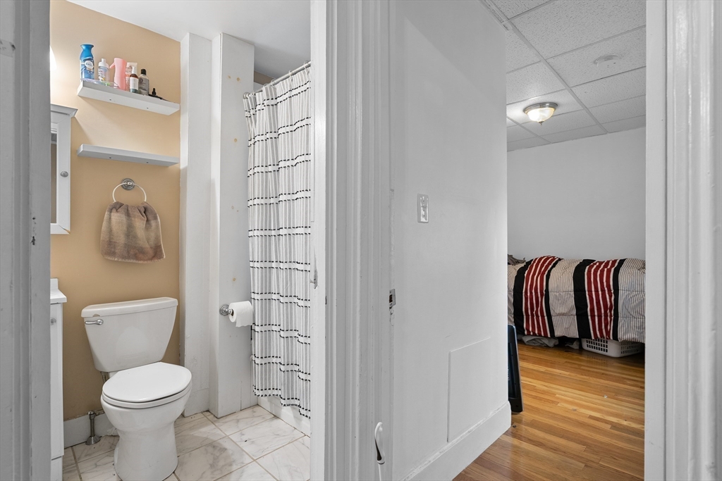 674 Saratoga Street # 2B