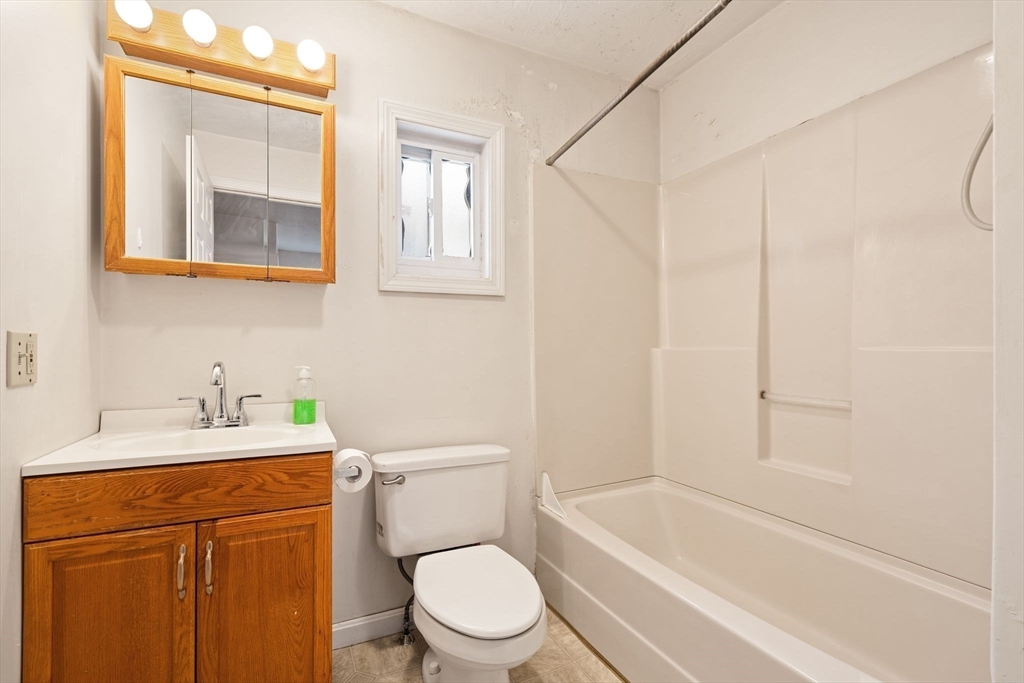 8 Walnut St # 2A