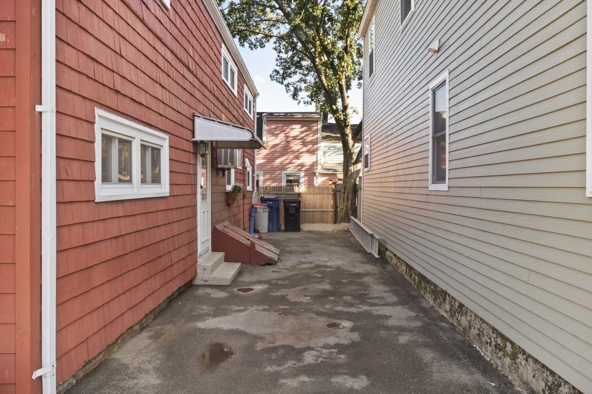 93 Mason St