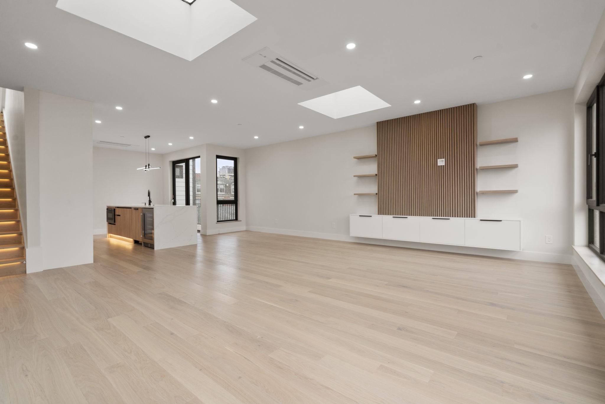 152 W Third # 2