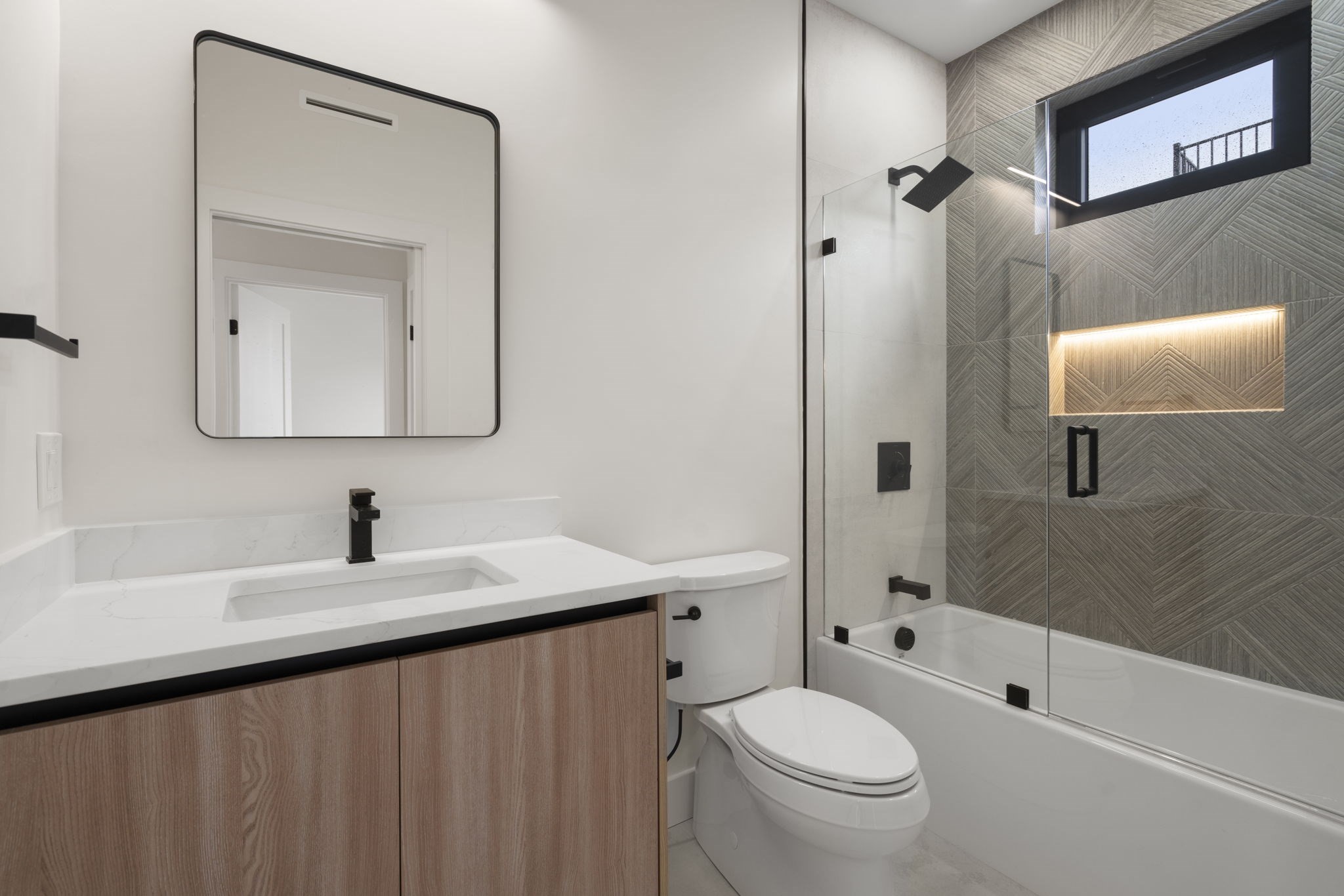 152 W Third # 2