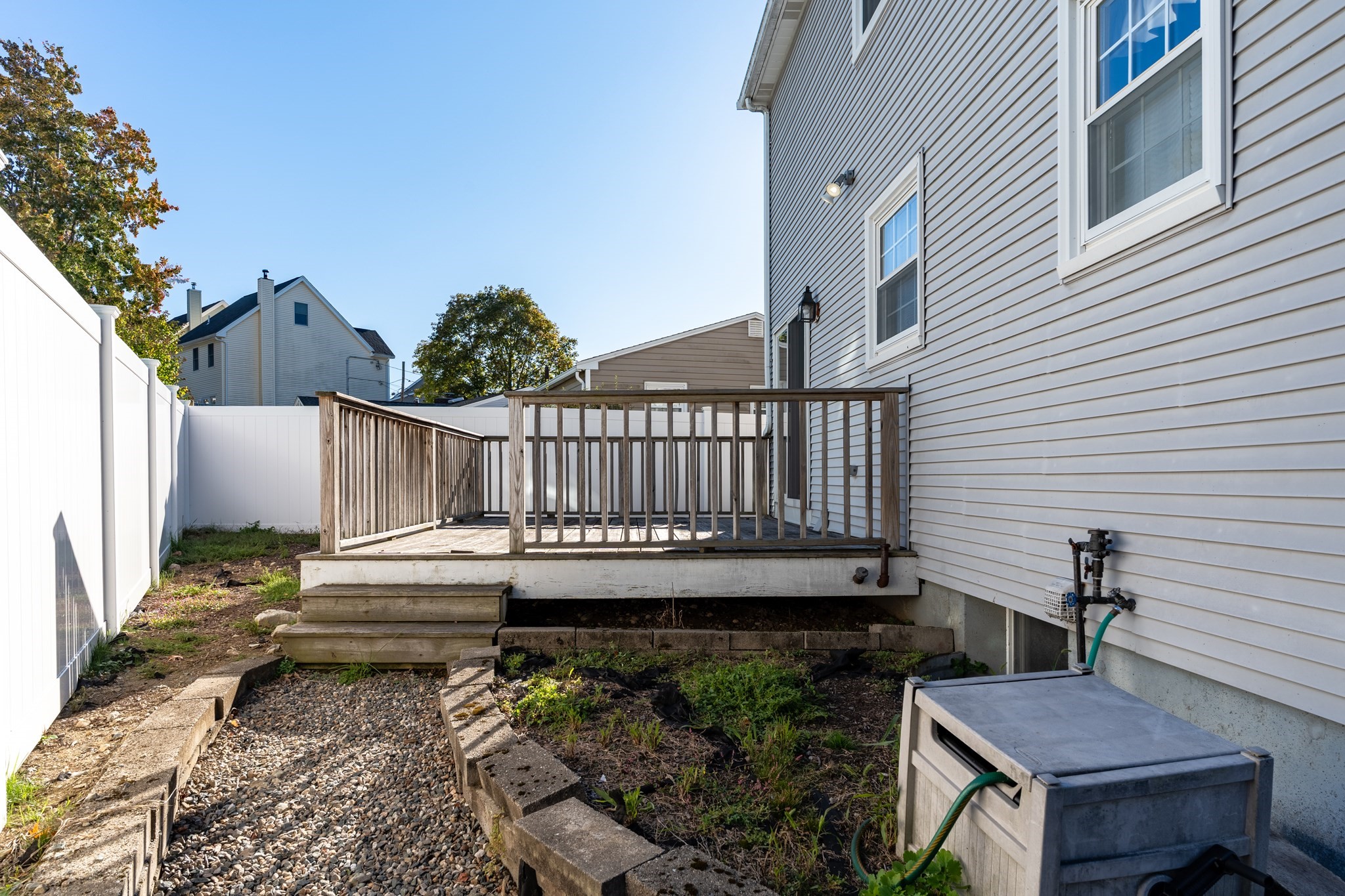 121 Hibiscus Ave