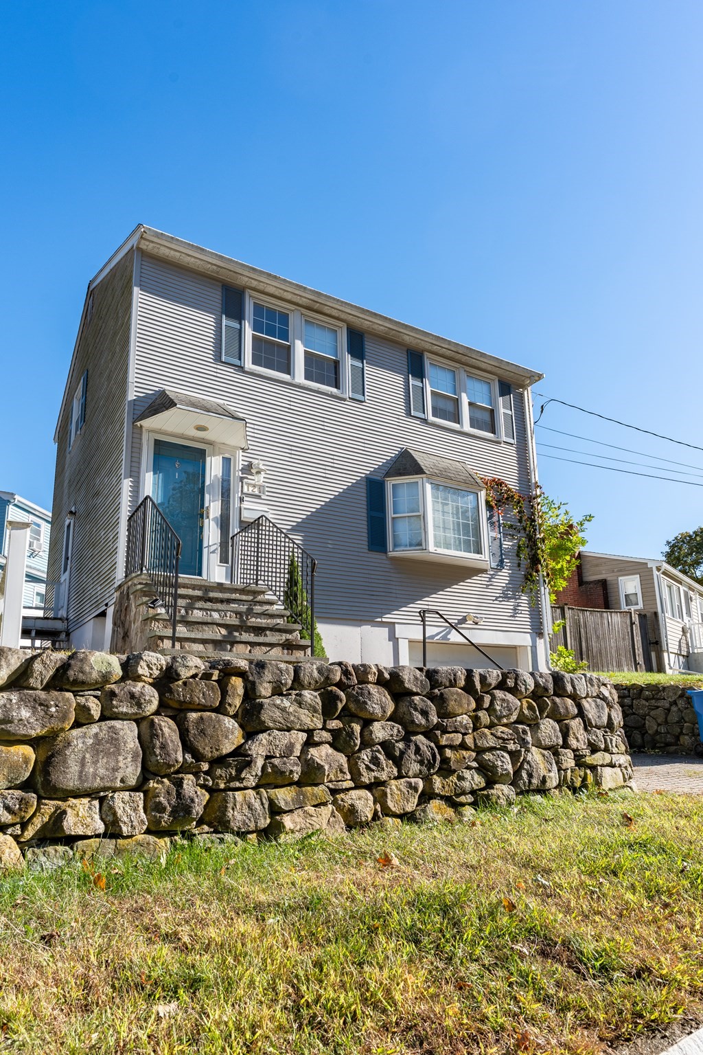 121 Hibiscus Ave