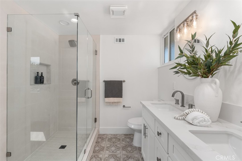 2534 Angelcrest Drive
