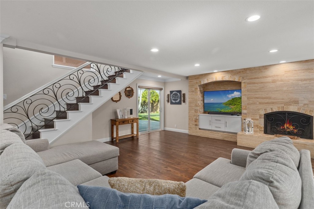 5590 Calle Vista Linda