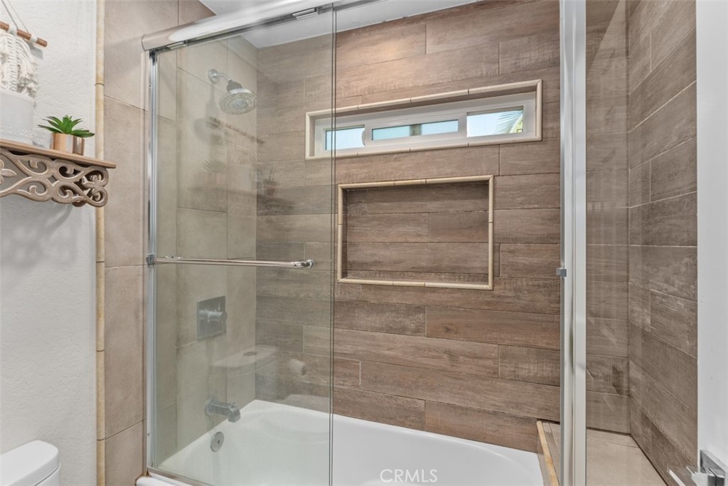 5590 Calle Vista Linda