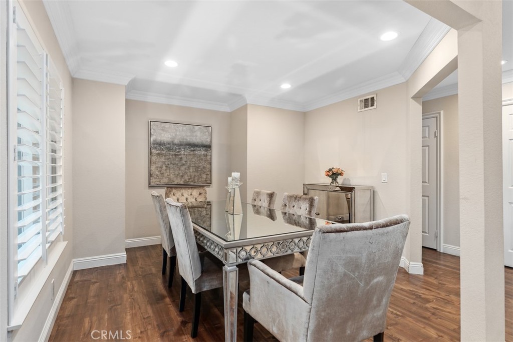 5590 Calle Vista Linda