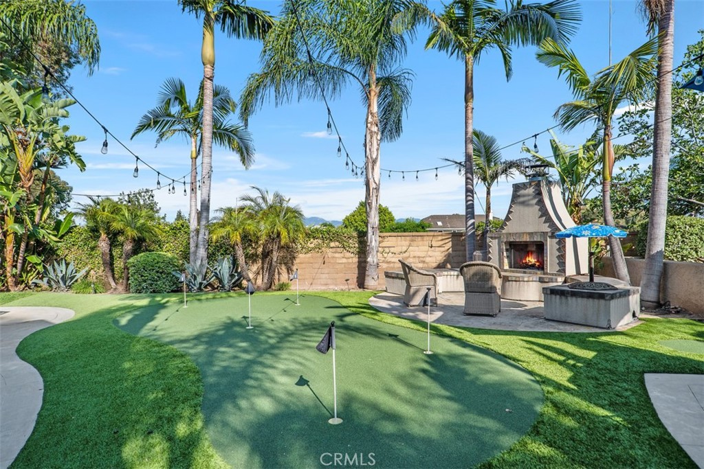 5590 Calle Vista Linda
