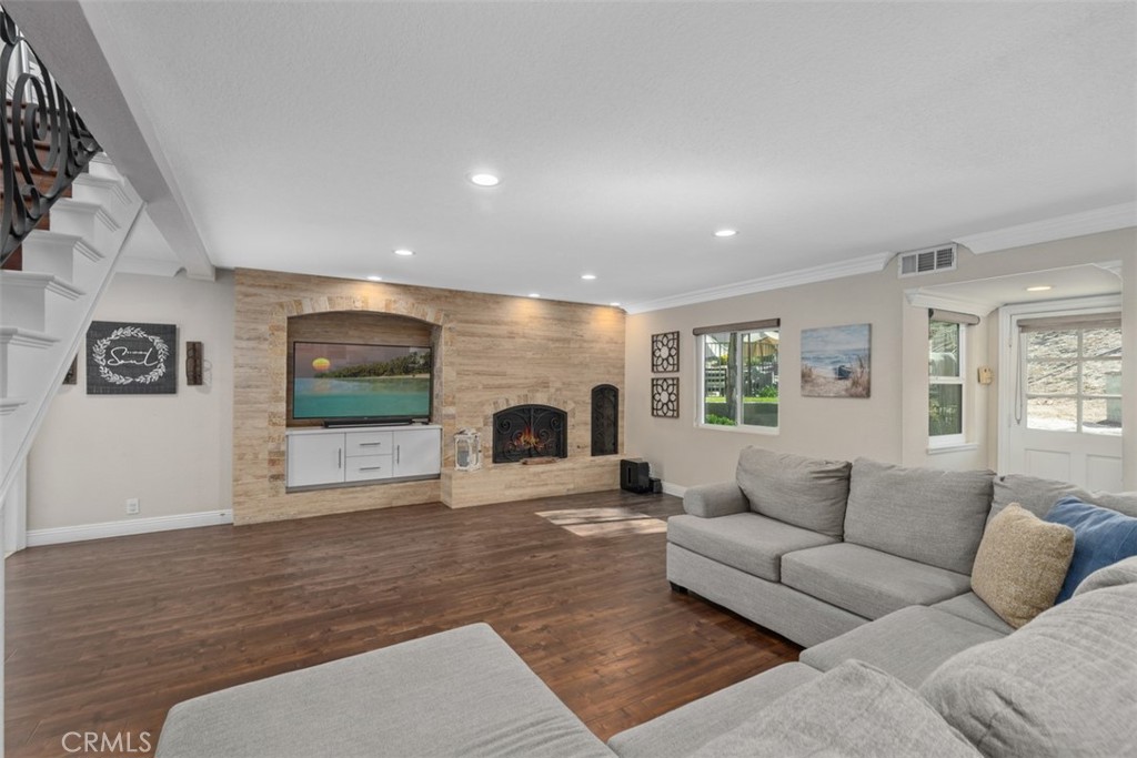 5590 Calle Vista Linda