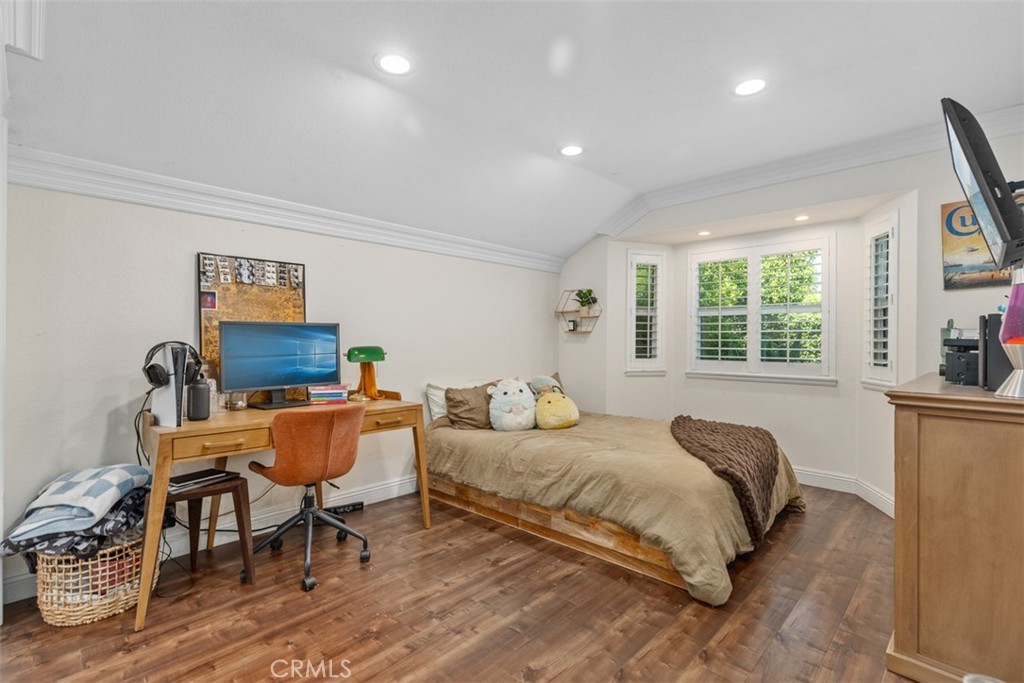5590 Calle Vista Linda