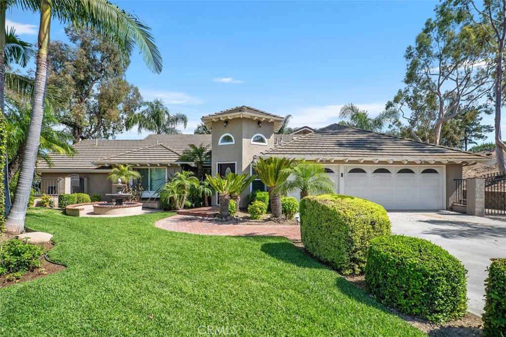 5590 Calle Vista Linda