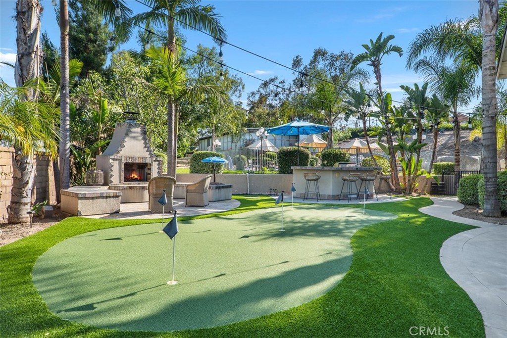 5590 Calle Vista Linda