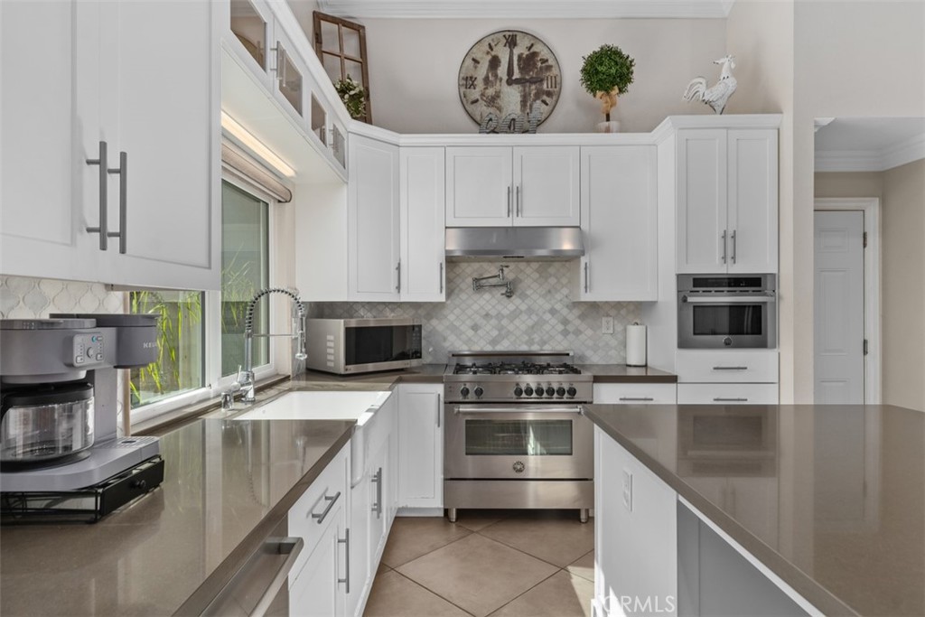 5590 Calle Vista Linda