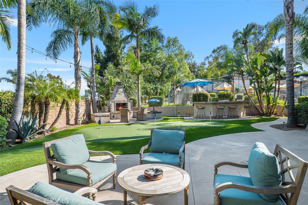 5590 Calle Vista Linda