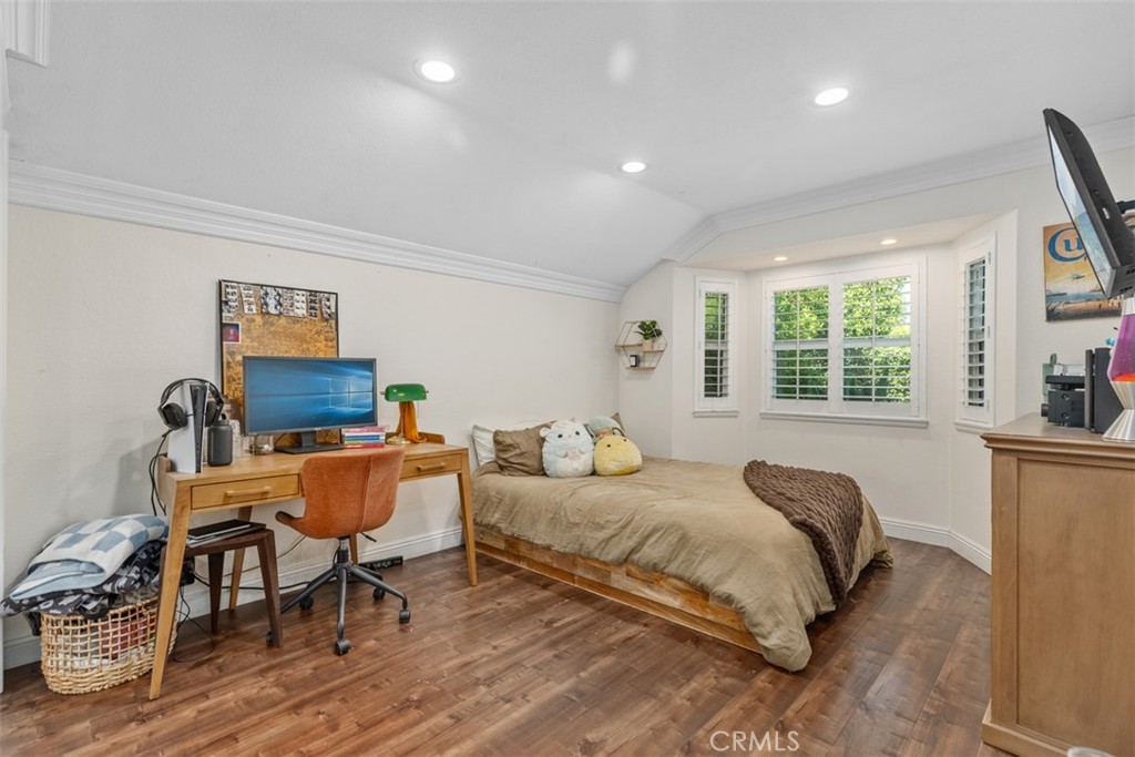 5590 Calle Vista Linda