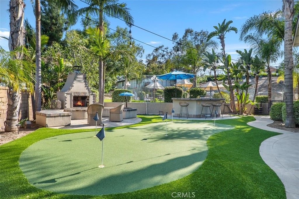 5590 Calle Vista Linda