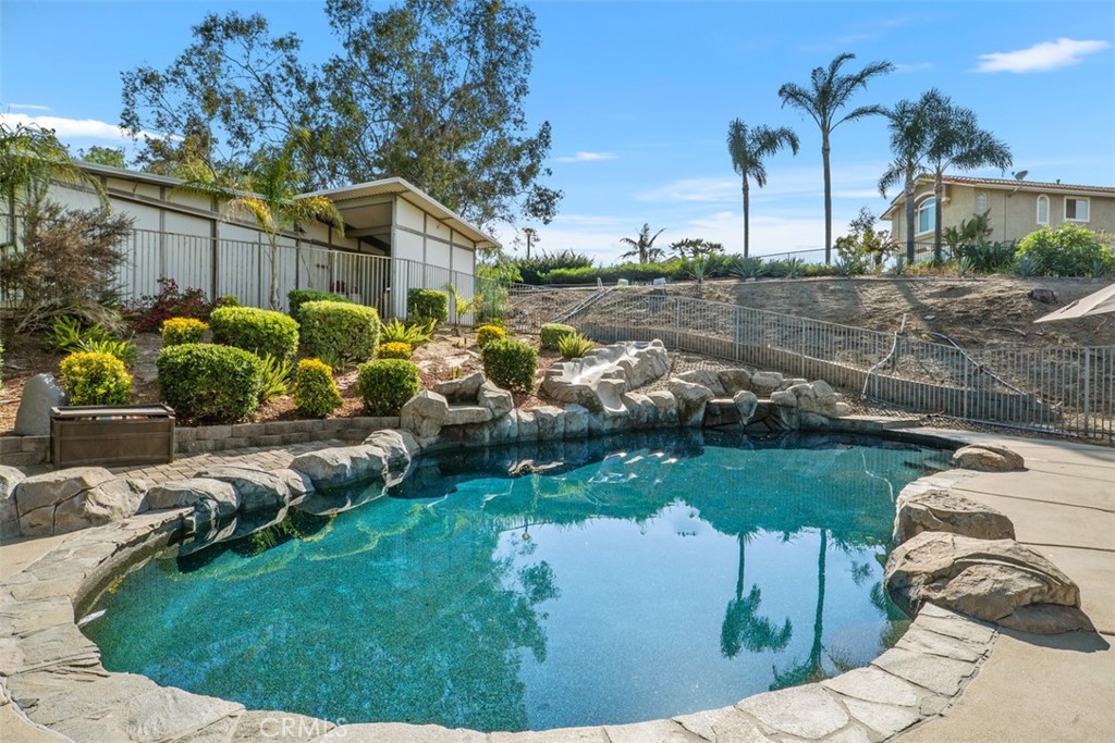 5590 Calle Vista Linda