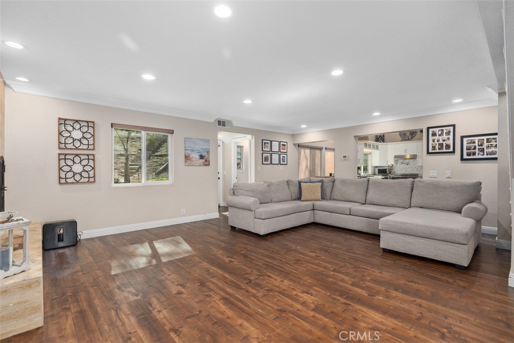 5590 Calle Vista Linda